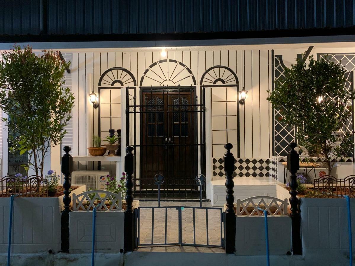 At Night Hotel Chumphon Eksteriør billede