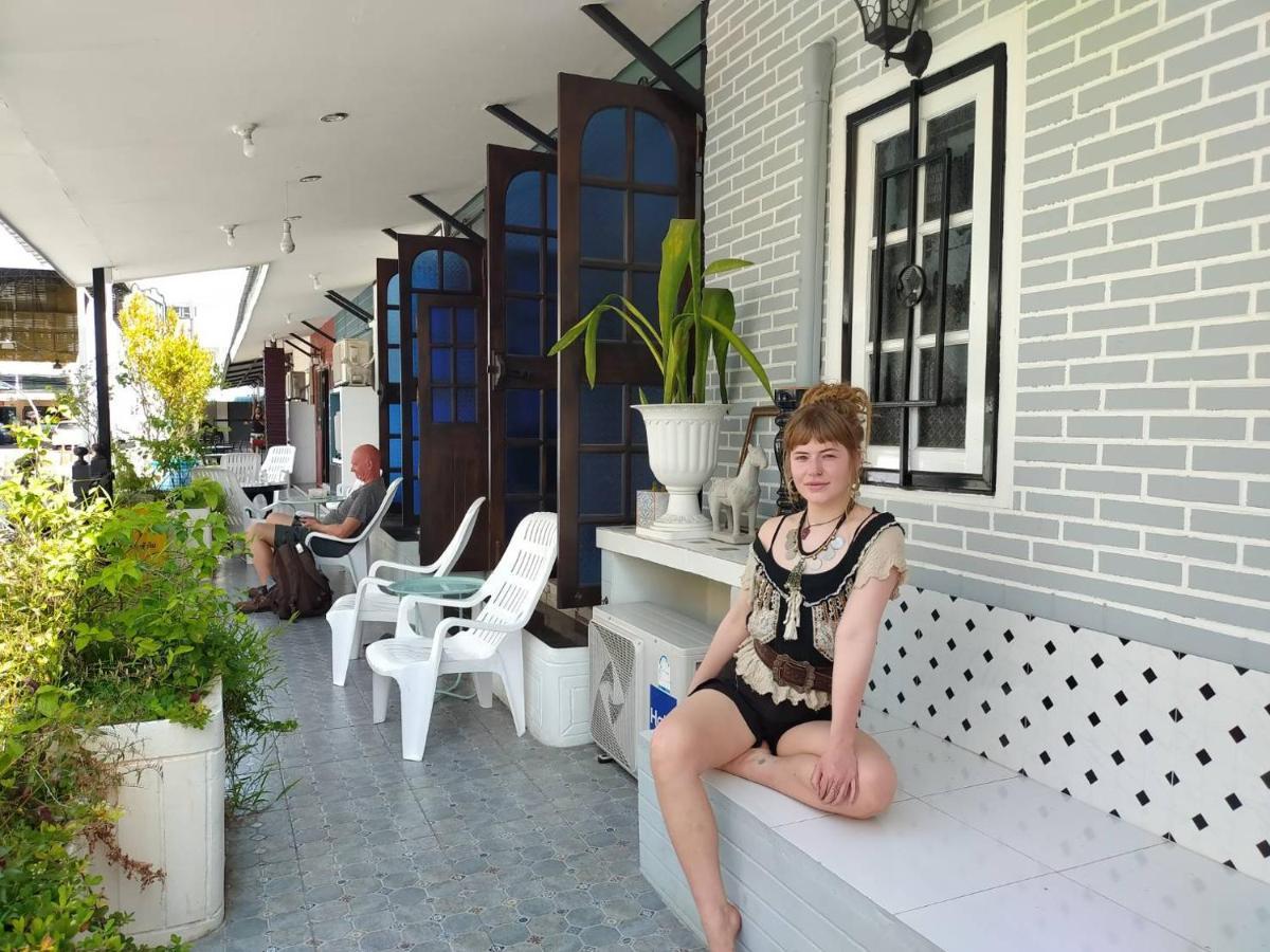 At Night Hotel Chumphon Eksteriør billede